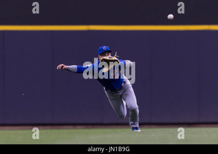 Milwaukee, WI, USA. 28th July, 2017. Chicago Cubs center fielder Albert Almora Jr. #5 makes a diving catch in the Major League Baseball game between the Milwaukee Brewers and the Chicago Cubs at Miller Park in Milwaukee, WI. John Fisher/CSM/Alamy Live News Stock Photo