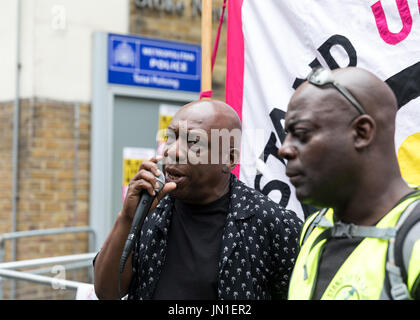 London, UK. 29th July, 2017. Vigil and protest for Rashan Charles outside Stoke Newington Police Station. The fathers of Rashan Charles and Edson da Costs and MP Diane Abbott attended. Credit Carol Moir/Alamy Live News.