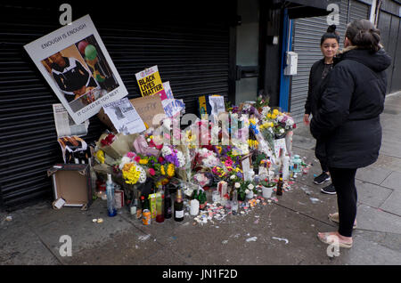 London, UK. 29th July, 2017. Flowers and messages of defiance outside shop where Rashan Charles, a 20-year-old black man died after being apprehended by police in east London. Credit: Julio Etchart/Alamy Live News Stock Photo