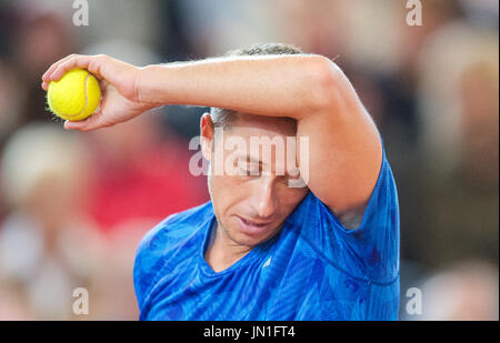 Hamburg, Germany. 29th July, 2017. Germany's Philipp Kohlschreiber plays against Germany's F. Mayer during the men's single semi-final match at the Tennis ATP-Tour German Open in Hamburg, Germany, 29 July 2017. Photo: Daniel Bockwoldt/dpa/Alamy Live News Stock Photo