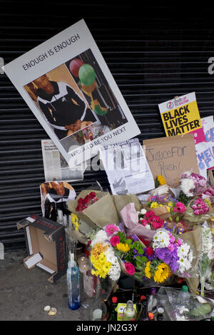 Flowers and messages of defiance outside shop where Rashan Charles, a 20-year-old black man died after being apprehended by police in east London Stock Photo