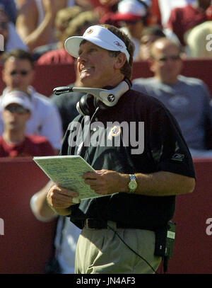 Washington Redskins head coach Steve Spurrier chats with wide receiver  Darnerien McCants in the final practice shortly before the kickoff of the  NFL preseason match American Bowl against the San Francisco 49ers