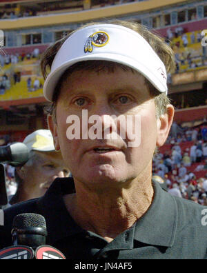 Washington Redskins head coach Steve Spurrier chats with wide receiver  Darnerien McCants in the final practice shortly before the kickoff of the  NFL preseason match American Bowl against the San Francisco 49ers