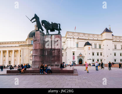 Vilnius, Lithuania - September 5, 2014: People at Royal Palace on Cathedral square in the historical center of old town of Vilnius, Lithuania, Baltic  Stock Photo