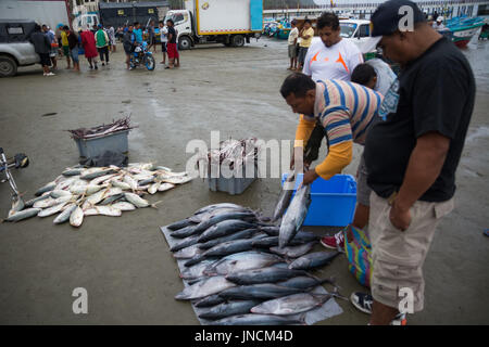 Beach fishing market, Puerto Lopez, Ecuador Stock Photo