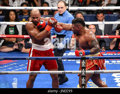 Brooklyn, New York, USA. 29th July, 2017. JARRELL MILLER (red trunks with gold trim) and GERALD WASHINGTON battle in a heavyweight bout at the Barclays Center in Brooklyn. Credit: Joel Plummer/ZUMA Wire/Alamy Live News Stock Photo