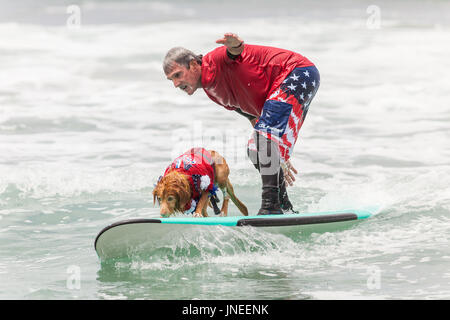 Imperial Beach, CA, US. 29th July, 2017. Surfdog returns to Imperial Beach for the twelfth year.Steve and Torri Credit: Daren Fentiman/ZUMA Wire/Alamy Live News Stock Photo