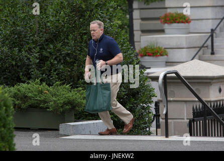 Outgoing White House Press Secretary Sean Spicer walks into the West Wing of the White House in Washington, DC, July 29, 2017. Credit: Chris Kleponis/Pool via CNP /MediaPunch Stock Photo