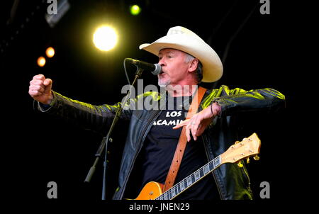 Lulworth, Dorset, UK. 30th July, 2017. Camp Bestival Day 4 -  British singer songwriter  Paul Young performing with Los Pacaminos at Camp Bestival, Lulworth, Dorset 30 July 2017, UK Credit: Dawn Fletcher-Park/Alamy Live News Stock Photo
