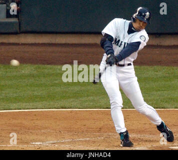 St. Louis Cardinals starting pitcher Kyle Lohse #26 .pitches to