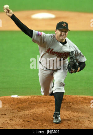 Houston Astros pitcher Roger Clemens pitches against the San Diego Padres  at Petco Park in San Diego, CA on August 23, 2005. The Padres won 2-0. (UPI  Photo/Roger Williams Stock Photo - Alamy