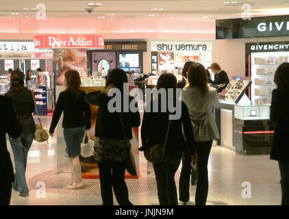 The DFS Duty Free store in Los Angeles International Airport (LAX),  California, United States Stock Photo - Alamy