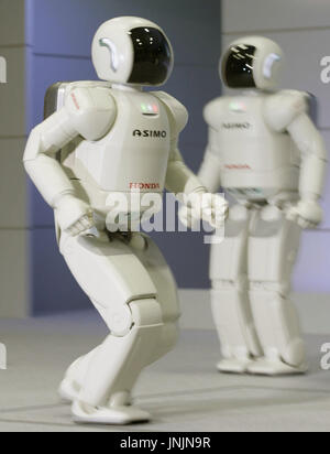 Asimo the humanoid robot Honda has unveiled a revamped version of Asimo ...