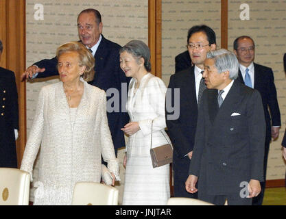 TOKYO, Japan - French President Jacques Chirac (2nd from L) and his wife Bernadette (L), accompanied by Emperor Akihito (R) and Empress Michiko (C), are set to sit for a luncheon party at the Imperial Palace in Tokyo on March 28. (Pool photo)(Kyodo)