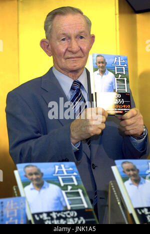 TOKYO, Japan - Charles Jenkins, a former U.S. army deserter to North Korea, poses with his book in hands at a press conference in Tokyo on Oct. 12. Jenkins, the 65-year-old husband of repatriated Japanese abductee Hitomi Soga, voiced hope that his book will contribute to settling the long-standing North Korean abduction issue. (Kyodo)