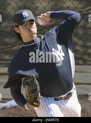 New York Yankees spring training guest instructor Lee Mazzilli