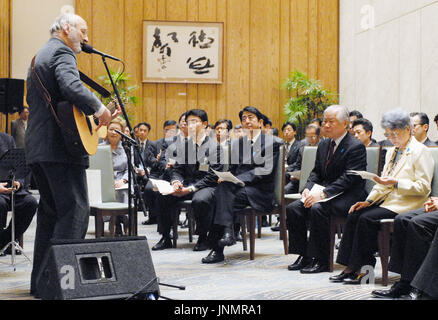 TOKYO, Japan -  U.S. folk singer Noel Paul Stookey performs ''Song for Megumi'' at the Prime Minister's Official Residence in Tokyo on Feb. 20 for an audience that includes (from C to R) Prime Minister Shinzo Abe, and Shigeru Yokota and his wife Sakie, whose daughter Megumi was abducted by North Korea in 1977 at age 13. Stookey says he wrote the song to help raise people's awareness of the abduction issue. (Kyodo)