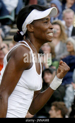 WIMBLEDON, England - Venus Williams of the United States reacts after beating Japan's Akiko Morigami in their third round match at the Wimbledon Championships' women's singles on July 2. Williams won 6-2, 3-6, 7-5. (Kyodo)