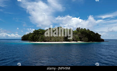 Barrier island of Marovo Lagoon, World Heritage Site in Solomon Islands Stock Photo