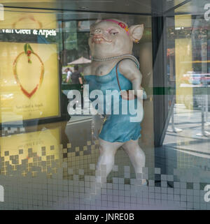 A sculpture featuring a fashionable pig lady going shopping at Parkview Green FangCaoDi in Beijing, China. 30-Jul-2017 Stock Photo