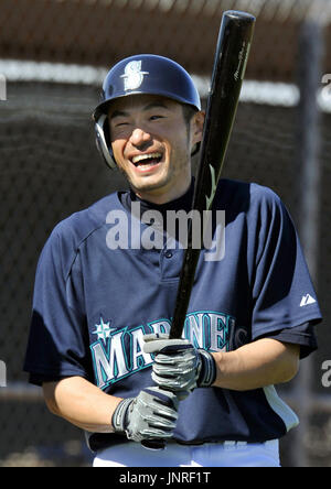 Seattle Mariners' Ichiro Suzuki takes a lead off second base against the  New York Yankees in Major League Baseball action Saturday, May 3, 2008 at  Yankee Stadium in New York. (AP Photo/Julie