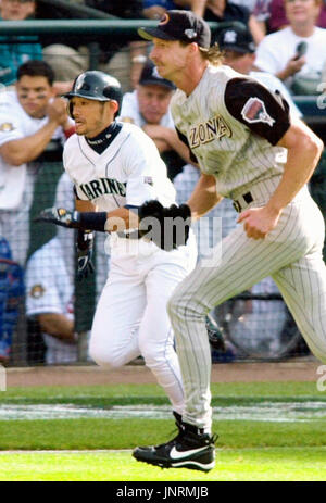 Houston Astros pitcher Randy Johnson plays in a game against the Chicago  Cubs at Wrigley Field in Chicago IL. (AP Photo/Tom DiPace Stock Photo -  Alamy