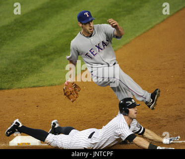 2009 Yankees: Brett Gardner hits an inside-the-park home run vs Twins  (5.15.09) 