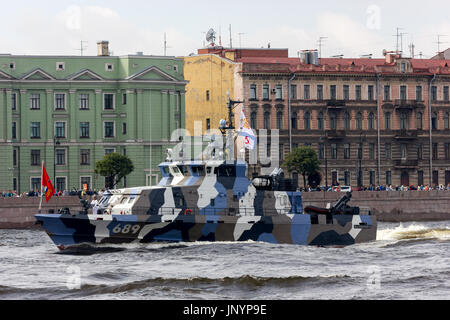 Saint-Petersburg, Russia. 30th July, 2017. Navy day and parade on Neva river Credit: Svetlanistaya/Alamy Live News Stock Photo