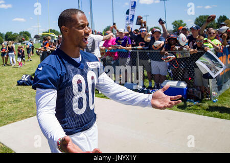 July 29, 2017: Bourbonnais, Illinois, U.S. - Chicago Bears #65 Cody  Whitehair signs autographs during training camp on the campus of Olivet  Nazarene University, Bourbonnais, IL Stock Photo - Alamy