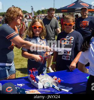 July 29, 2017: Bourbonnais, Illinois, U.S. - Chicago Bears #65 Cody  Whitehair signs autographs during training camp on the campus of Olivet  Nazarene University, Bourbonnais, IL Stock Photo - Alamy