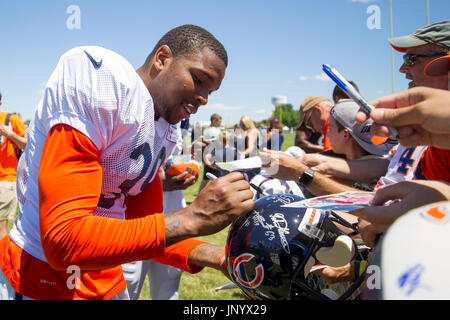 July 29, 2017: Bourbonnais, Illinois, U.S. - Chicago Bears #65 Cody  Whitehair signs autographs during training camp on the campus of Olivet  Nazarene University, Bourbonnais, IL Stock Photo - Alamy