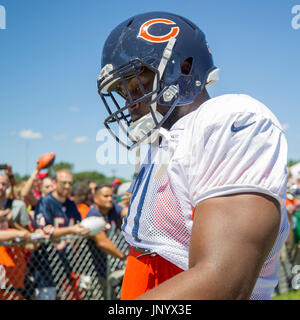 July 29, 2017: Bourbonnais, Illinois, U.S. - Chicago Bears #65 Cody  Whitehair signs autographs during training camp on the campus of Olivet  Nazarene University, Bourbonnais, IL Stock Photo - Alamy