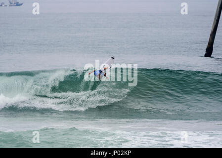 Huntington Beach, USA. 31 July, 2017. Jack Robinson (AUS) competes in round 1 of competition at the 2017 VANS US Open of Surfing. Credit: Benjamin Ginsberg/Alamy Live News. Stock Photo