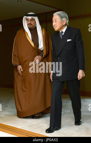 TOKYO, Japan - Bahraini Crown Prince Salman bin Hamad Al Khalifa (L) and Japanese Emperor Akihito head to their meeting at the imperial palace in Tokyo on March 21, 2013. (Pool photo) (Kyodo)