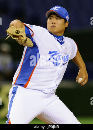 Los Angeles Dodgers starting pitcher Hyun-Jin Ryu, left, of South Korea,  poses with South Korean singer Suzy after she threw the ceremonial first  pitch before the team's baseball game against the Cincinnati