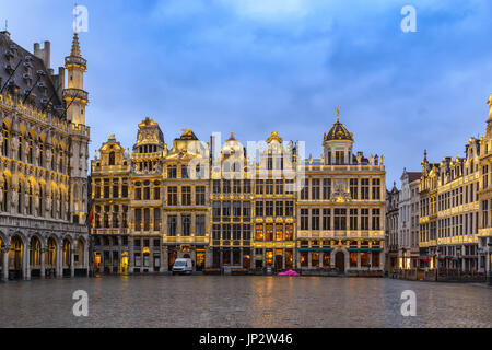 Brussels night city skyline at Grand Place, Brussels, Belgium Stock Photo