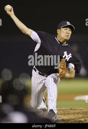 L-R) Masahiro Tanaka (Yankees), Daisuke Matsuzaka (Mets), Hiroki