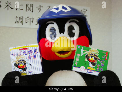 Mondo Mascots on X: Tsubakuro, mascot of the Yakult Swallows, celebrated  his 2000th appearance today.  / X