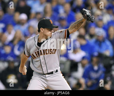 Pitcher Jake Peavy finalizes deal with San Francisco Giants