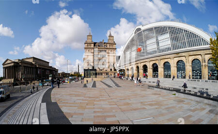 Panorama of Lime Street, Liverpool showing (left–right) St Georges Hall, former North Western Hotel and Lime Street train station, Liverpool UK Stock Photo