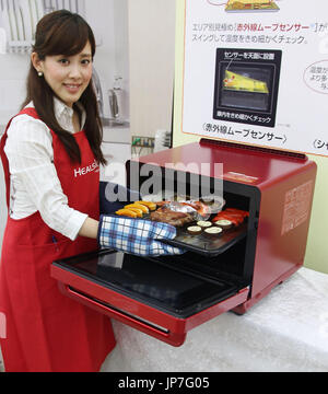 Sharp Corp. unveils a new microwave oven, 