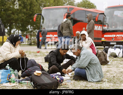 Refugees wait for buses at a refugee facility in Munich on Sept. 7, 2015, to head to various destinations in Germany. An estimated 20,000 refugees have arrived in Germany recently. (Kyodo) ==Kyodo