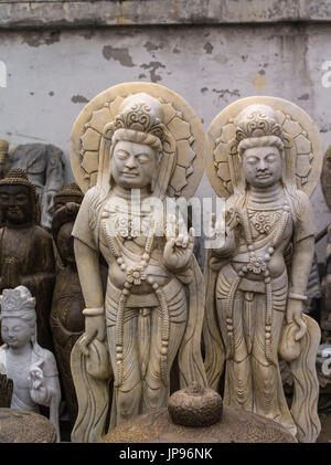 Figures at Panjiayuan Market, Beijing, China Stock Photo