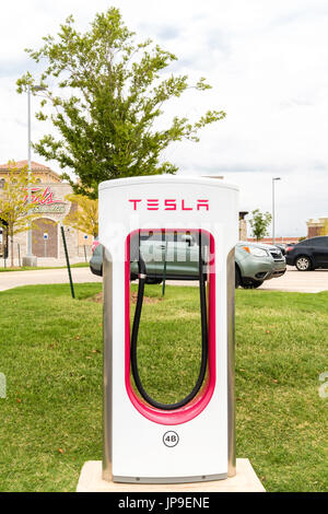 480 Volt Tesla Charging Station for Tesla mlodel S, X and 3 located in West Oklahoma City, near Reno & Council roads.Oklahoma, USA. Stock Photo