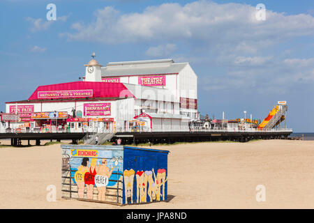 England, Norfolk, Great Yarmouth, Great Yarmouth Beach and Pier Stock Photo