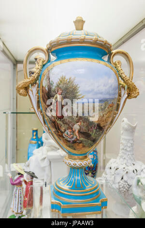 England, West Midlands, Birmingham, Birmingham Museum and Art Gallery, Vase and Cover Produced by The Worcester Royal Porcelain Company dated 1874 Stock Photo