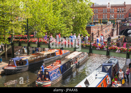 England, West Midlands, Birmingham, Brindleyplace and The Birmingham Canal Stock Photo
