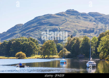 England, Cumbria, Lake District, Ullswater, Couple in Rowboat Stock Photo