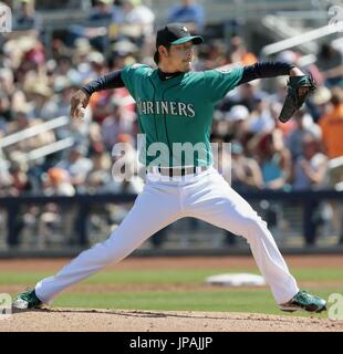 Seattle Mariners' Hisashi Iwakuma gives a kiss to his son Towa after the  child was among several players' children throwing out the ceremonial first  pitch on Father's Day before a baseball game