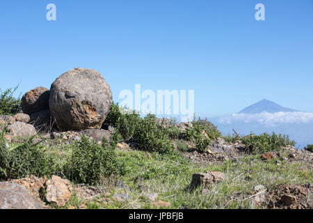 View from the hiking trail 16 (La Gomera) to Tenerife Stock Photo